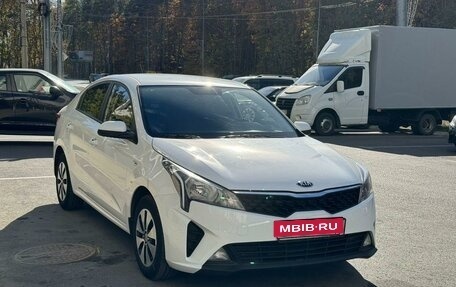 KIA Rio IV, 2021 год, 1 810 000 рублей, 2 фотография