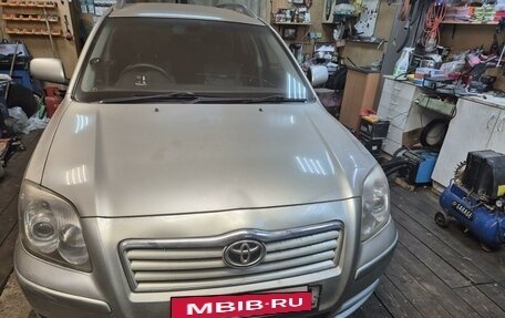 Toyota Avensis III рестайлинг, 2005 год, 740 000 рублей, 15 фотография