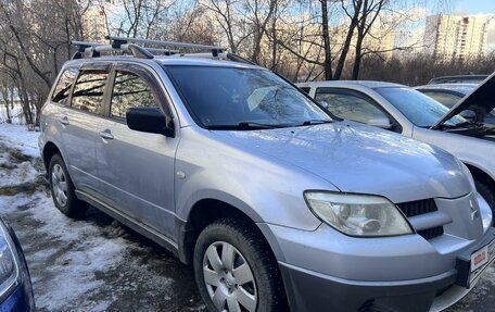 Mitsubishi Outlander III рестайлинг 3, 2007 год, 700 000 рублей, 2 фотография