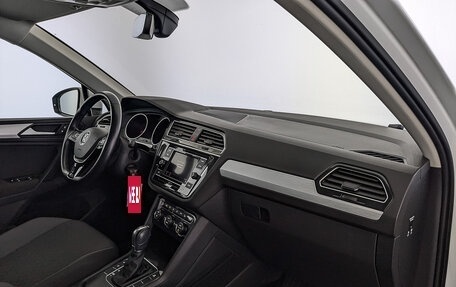 Volkswagen Tiguan II, 2018 год, 2 280 000 рублей, 13 фотография