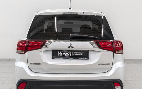 Mitsubishi Outlander III рестайлинг 3, 2015 год, 1 580 000 рублей, 6 фотография