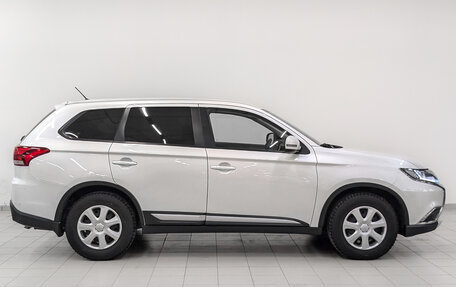 Mitsubishi Outlander III рестайлинг 3, 2015 год, 1 580 000 рублей, 4 фотография