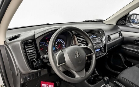 Mitsubishi Outlander III рестайлинг 3, 2015 год, 1 580 000 рублей, 16 фотография