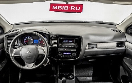 Mitsubishi Outlander III рестайлинг 3, 2015 год, 1 580 000 рублей, 14 фотография