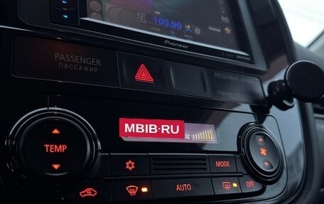 Mitsubishi Outlander III рестайлинг 3, 2013 год, 1 490 000 рублей, 2 фотография