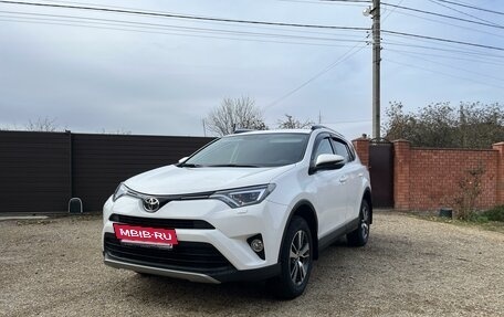 Toyota RAV4, 2018 год, 2 830 000 рублей, 5 фотография