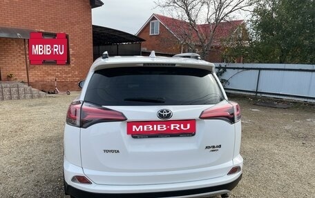 Toyota RAV4, 2018 год, 2 830 000 рублей, 6 фотография