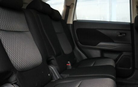 Mitsubishi Outlander III рестайлинг 3, 2013 год, 1 600 000 рублей, 13 фотография