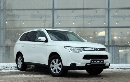 Mitsubishi Outlander III рестайлинг 3, 2013 год, 1 600 000 рублей, 3 фотография