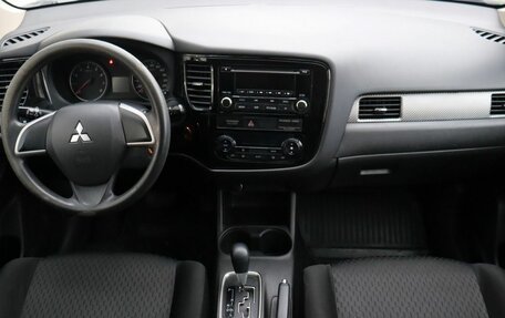 Mitsubishi Outlander III рестайлинг 3, 2013 год, 1 600 000 рублей, 14 фотография