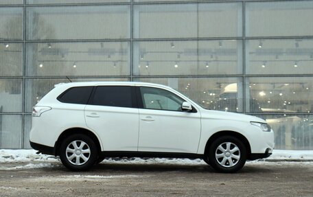 Mitsubishi Outlander III рестайлинг 3, 2013 год, 1 600 000 рублей, 4 фотография