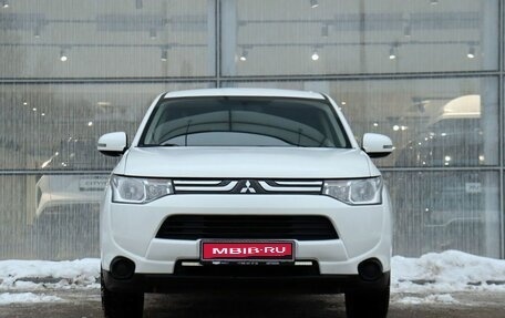 Mitsubishi Outlander III рестайлинг 3, 2013 год, 1 600 000 рублей, 2 фотография