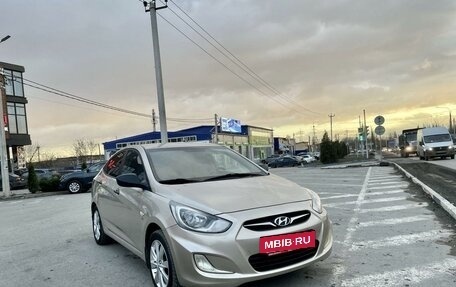 Hyundai Solaris II рестайлинг, 2012 год, 876 000 рублей, 2 фотография