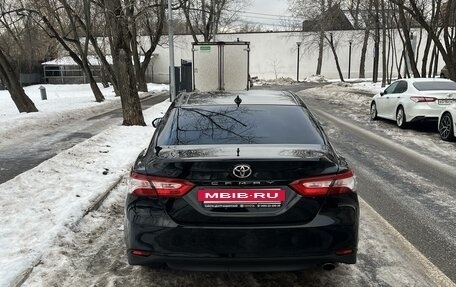 Toyota Camry, 2018 год, 2 400 000 рублей, 2 фотография