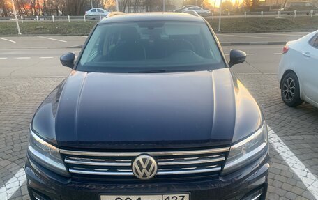 Volkswagen Tiguan II, 2018 год, 2 580 000 рублей, 1 фотография