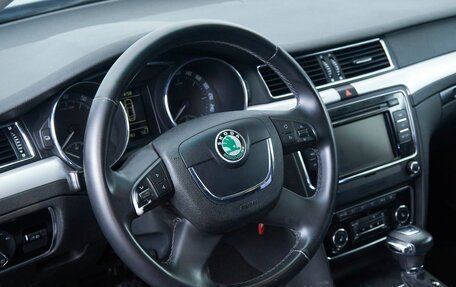 Skoda Superb III рестайлинг, 2012 год, 1 050 000 рублей, 8 фотография