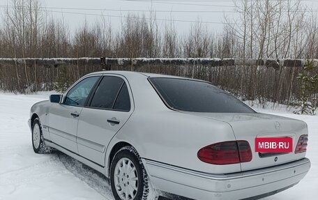 Mercedes-Benz E-Класс, 1999 год, 600 000 рублей, 2 фотография