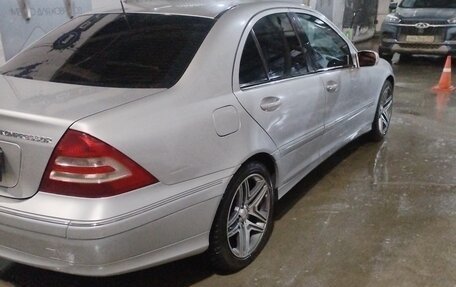 Mercedes-Benz C-Класс, 2005 год, 925 000 рублей, 4 фотография