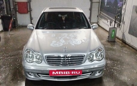 Mercedes-Benz C-Класс, 2005 год, 925 000 рублей, 33 фотография