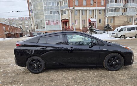 Toyota Prius IV XW50, 2017 год, 1 950 000 рублей, 11 фотография