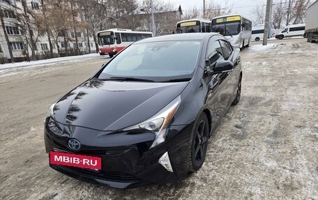 Toyota Prius IV XW50, 2017 год, 1 950 000 рублей, 3 фотография