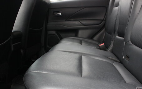 Mitsubishi Outlander III рестайлинг 3, 2013 год, 1 495 000 рублей, 12 фотография