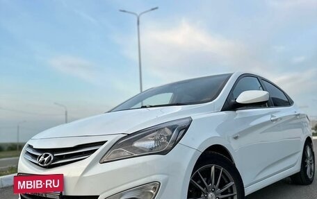 Hyundai Solaris II рестайлинг, 2015 год, 865 000 рублей, 5 фотография