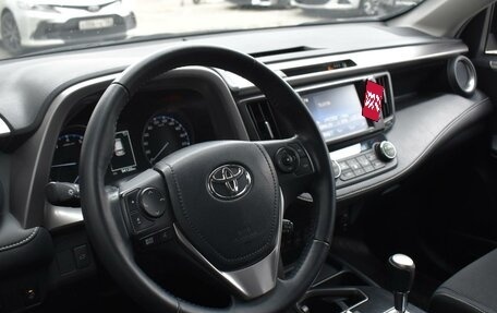 Toyota RAV4, 2017 год, 2 680 000 рублей, 12 фотография