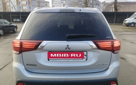 Mitsubishi Outlander III рестайлинг 3, 2017 год, 2 300 000 рублей, 4 фотография