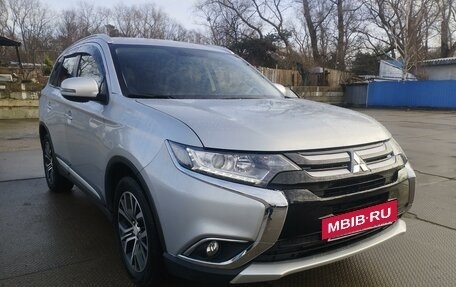 Mitsubishi Outlander III рестайлинг 3, 2017 год, 2 300 000 рублей, 3 фотография