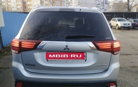 Mitsubishi Outlander III рестайлинг 3, 2017 год, 2 300 000 рублей, 8 фотография