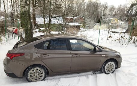 Hyundai Solaris II рестайлинг, 2021 год, 1 900 000 рублей, 11 фотография