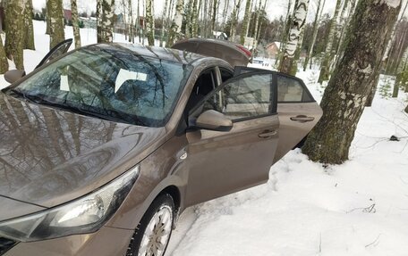 Hyundai Solaris II рестайлинг, 2021 год, 1 900 000 рублей, 9 фотография