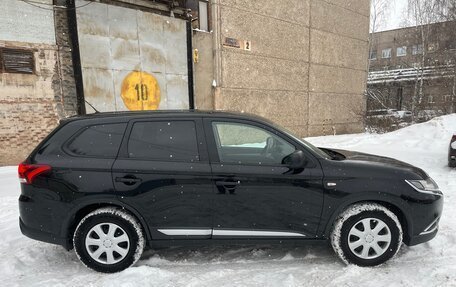 Mitsubishi Outlander III рестайлинг 3, 2015 год, 1 659 000 рублей, 7 фотография