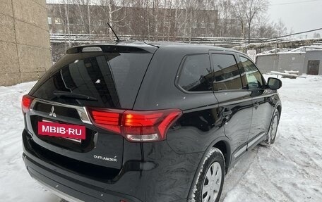 Mitsubishi Outlander III рестайлинг 3, 2015 год, 1 659 000 рублей, 4 фотография