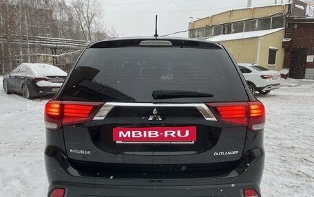 Mitsubishi Outlander III рестайлинг 3, 2015 год, 1 659 000 рублей, 5 фотография