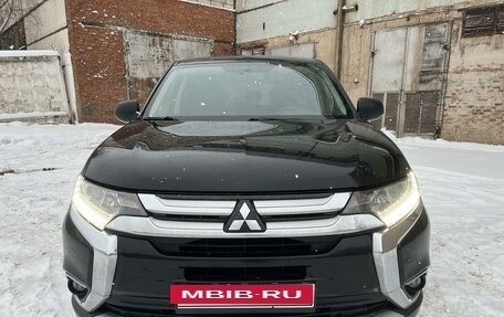 Mitsubishi Outlander III рестайлинг 3, 2015 год, 1 659 000 рублей, 2 фотография