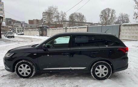 Mitsubishi Outlander III рестайлинг 3, 2015 год, 1 659 000 рублей, 8 фотография