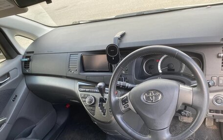 Toyota ISis I, 2012 год, 1 300 000 рублей, 1 фотография