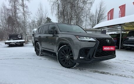 Lexus LX, 2023 год, 25 000 000 рублей, 2 фотография