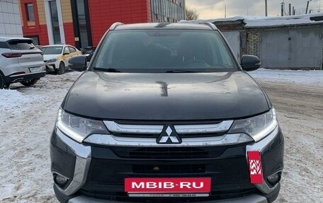 Mitsubishi Outlander III рестайлинг 3, 2015 год, 2 200 000 рублей, 5 фотография