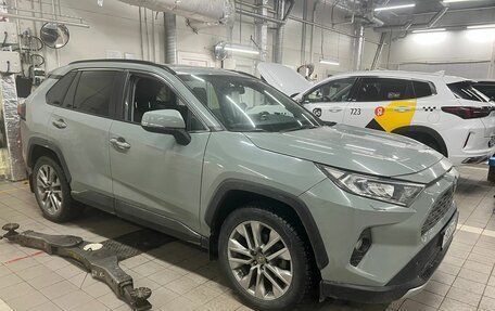 Toyota RAV4, 2019 год, 3 359 000 рублей, 2 фотография