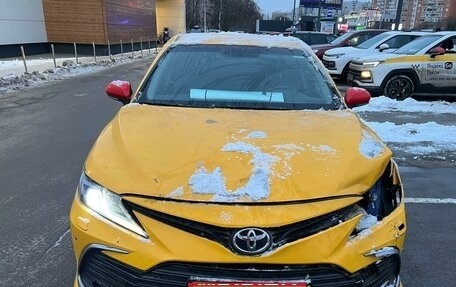 Toyota Camry, 2021 год, 2 550 000 рублей, 1 фотография