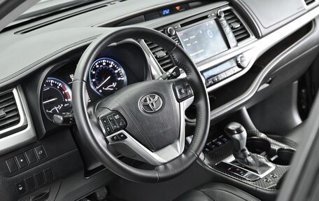 Toyota Highlander III, 2016 год, 2 995 000 рублей, 11 фотография