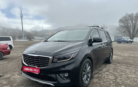 KIA Carnival III, 2018 год, 2 750 000 рублей, 2 фотография