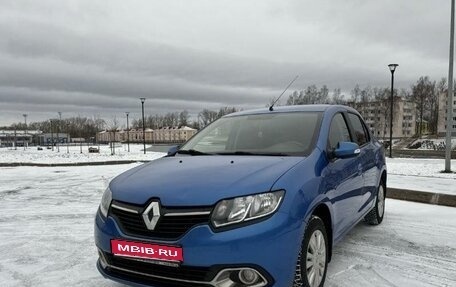 Renault Logan II, 2017 год, 700 000 рублей, 1 фотография