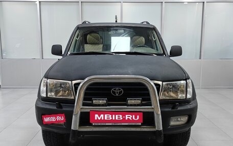 Toyota Land Cruiser 100 рестайлинг 2, 2001 год, 950 000 рублей, 3 фотография