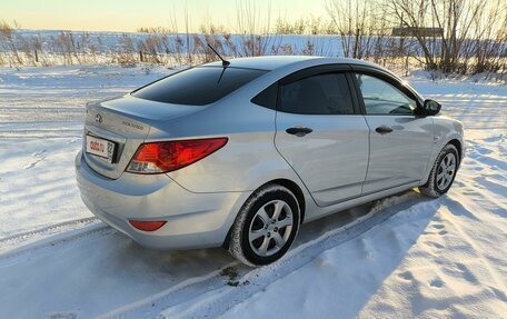 Hyundai Solaris II рестайлинг, 2012 год, 1 100 000 рублей, 5 фотография