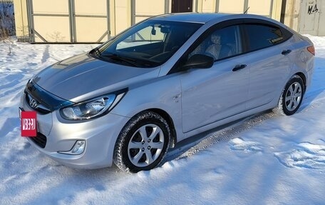 Hyundai Solaris II рестайлинг, 2012 год, 1 100 000 рублей, 2 фотография