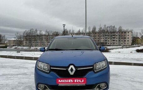 Renault Logan II, 2017 год, 700 000 рублей, 2 фотография